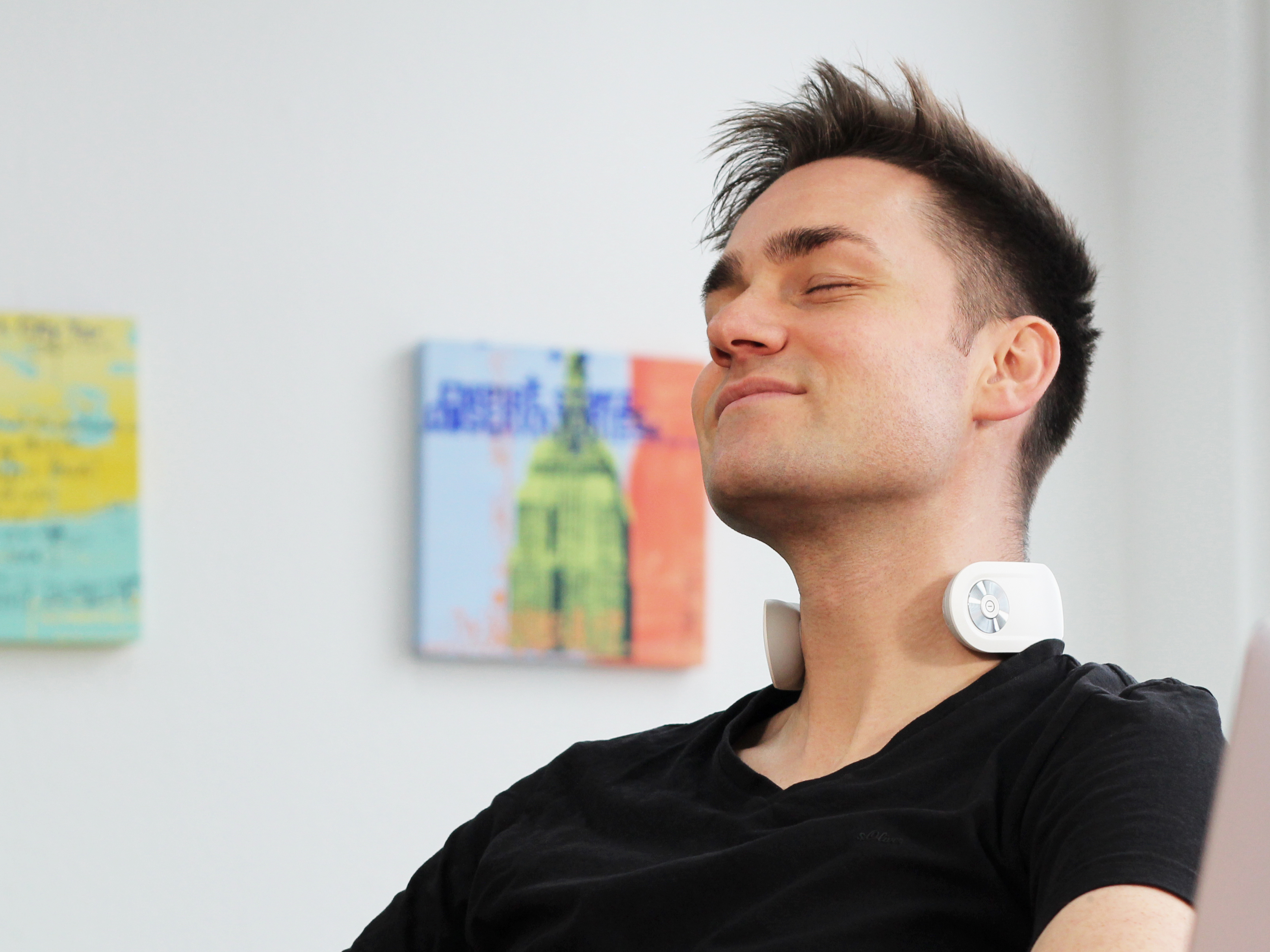 RELAX neck massager for 15 minutes of total relaxation